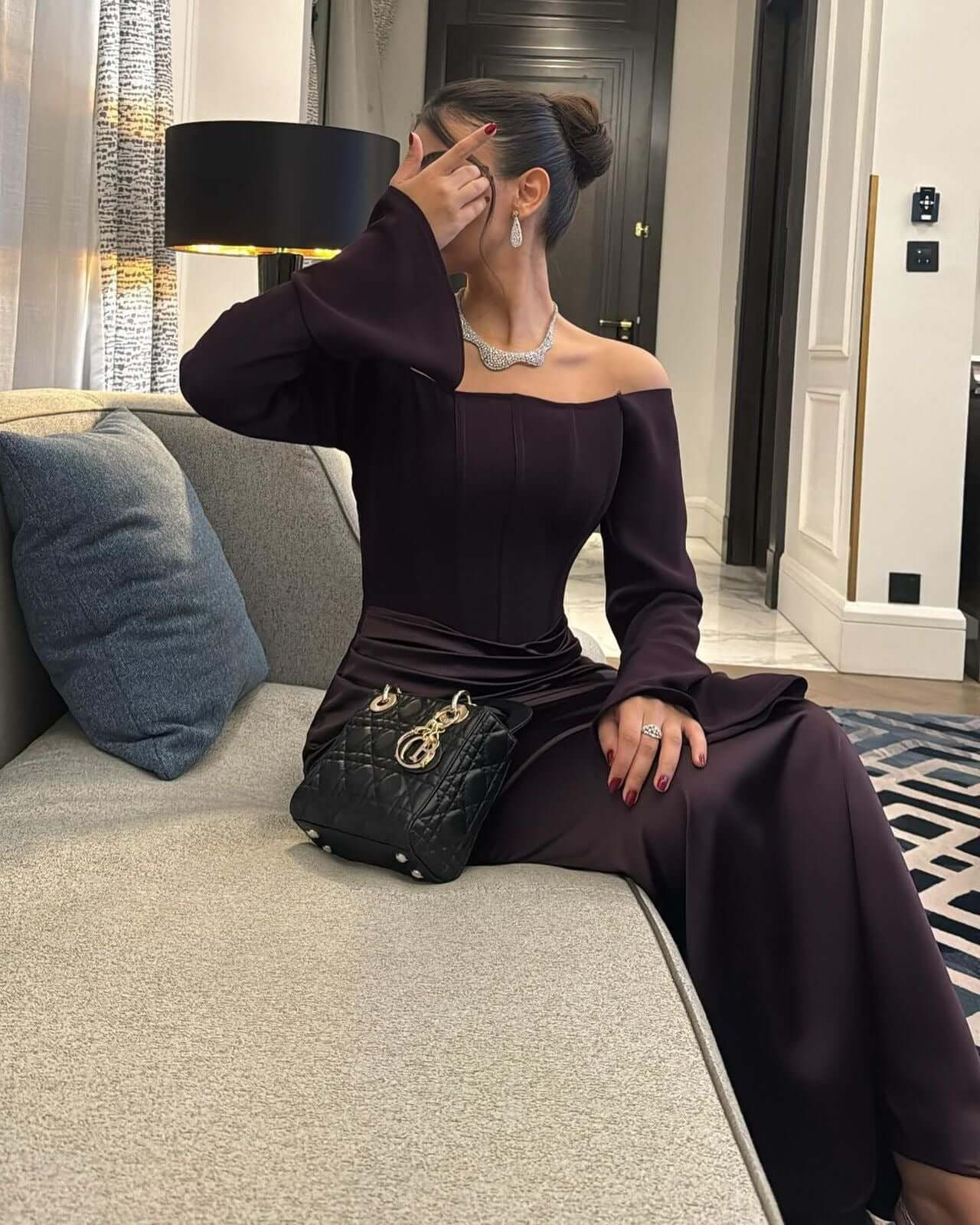  فستان سهرة ناعم باكمام واسعه  
