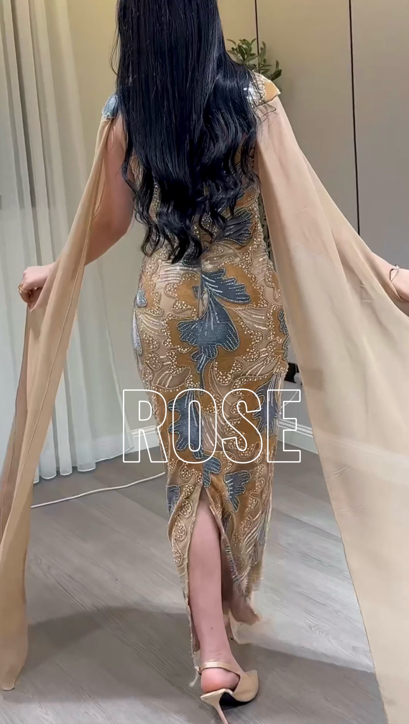  فستان سهرة ملكي مع كاب طويل من ROSE FASHION  