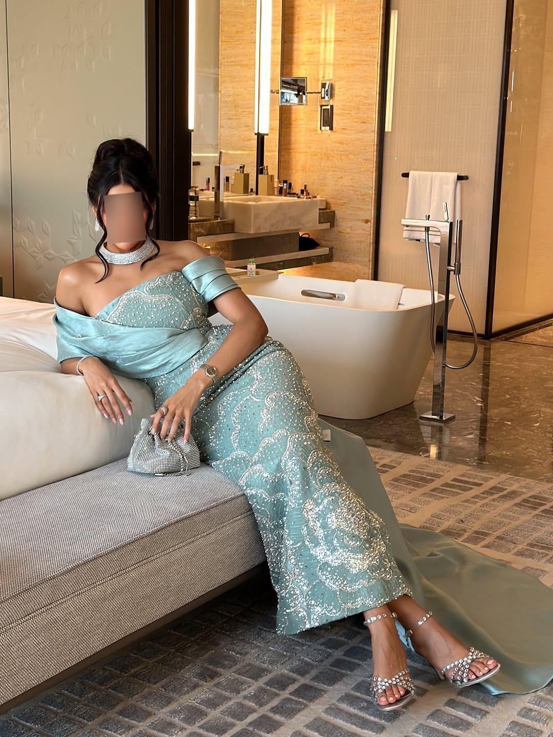  فستان سواريه أزرق فاتح مع ذيل 