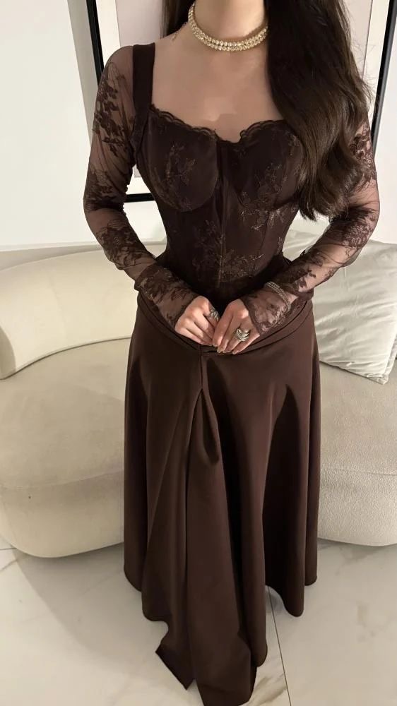  فستان سهرة بني دانتيل بأكمام طويلة كورسيه أنيق 