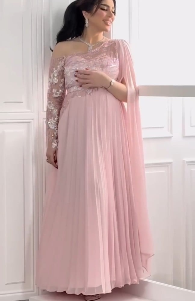  فستان سهرة حوامل لحمي 
