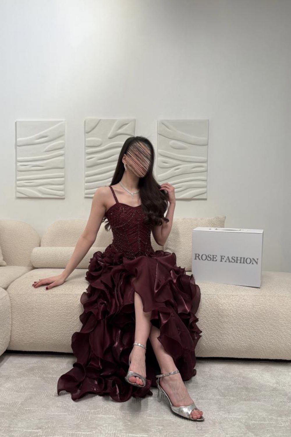  فستان سهرة عنابي بكورسيه مطرز وكشكش ثلاثي الأبعاد - ROSE FASHION 