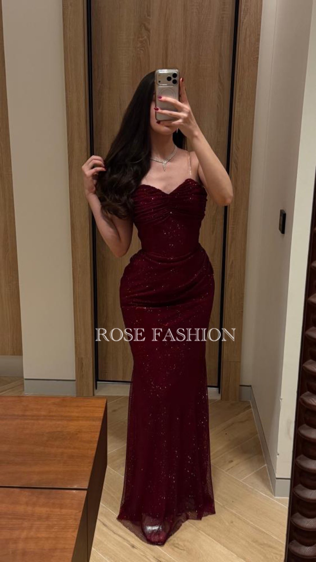  فستان سهرة خمري لامع بقصّة حورية - ROSE FASHION  