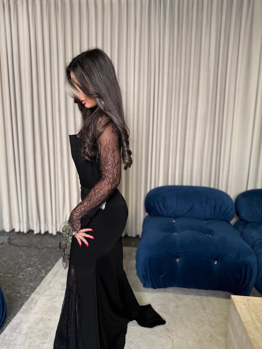  فستان سهرة أسود دانتيل بذيل طويل من ROSE FASHION  