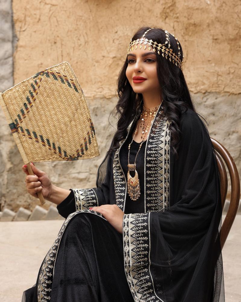  جلابية يوم التأسيس بلون اسود 
