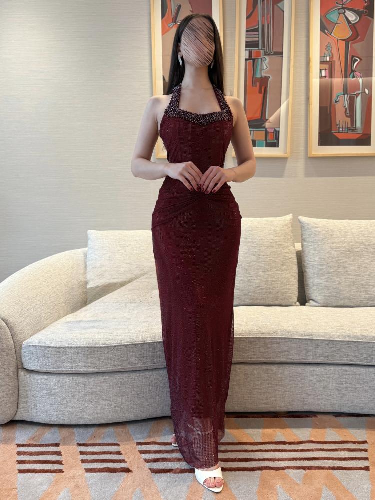  فستان سهرة خمري لامع بقصة هالتر راقيه - ROSE FASHION  