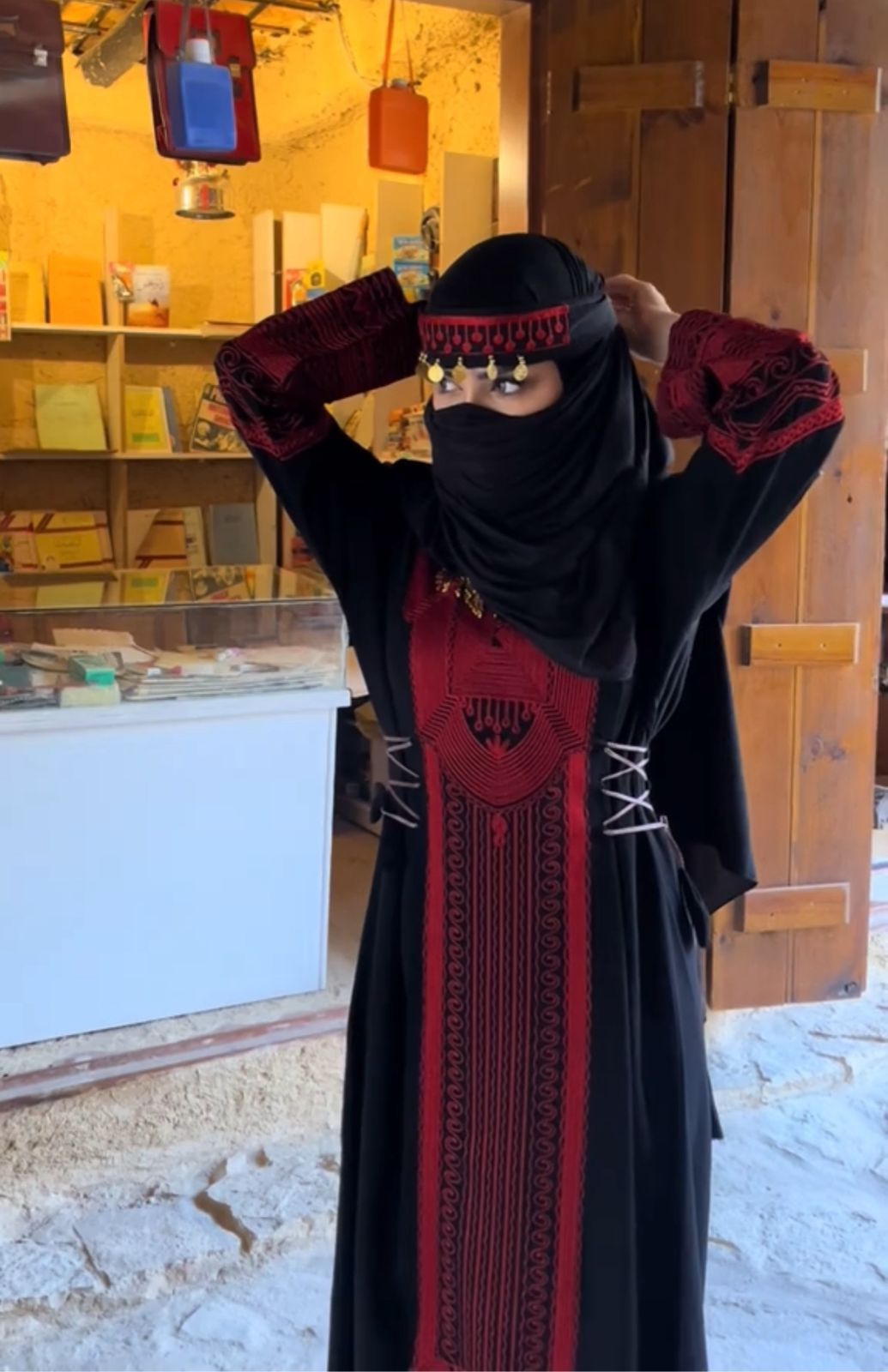  جلابيه يوم التأسيس بتطريز احمر ملكي 