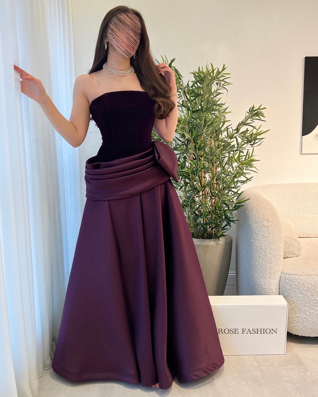  فستان سهرة خمري مخملي بكورسيه  وفيونكة جانبية 