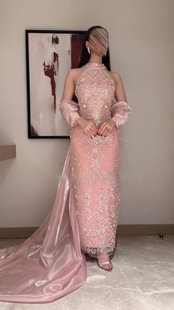  فستان سهرة وردي بتطريز ملكي ووشاح شيفون - ROSE FASHION 