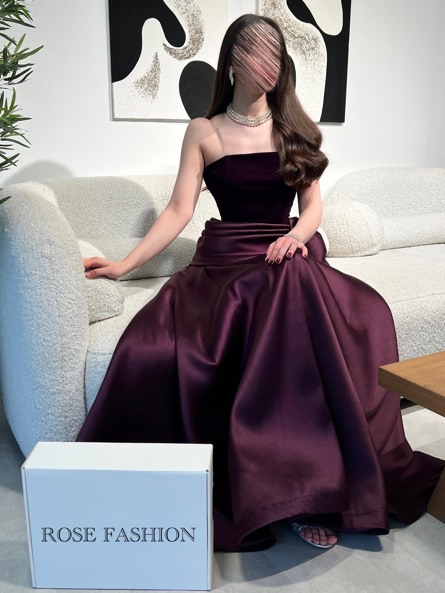  فستان سهرة خمري مخملي بكورسيه  وفيونكة جانبية 