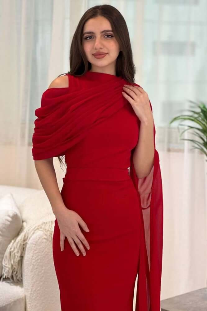  فستان احمر كريب ناعم مع كم وشال 