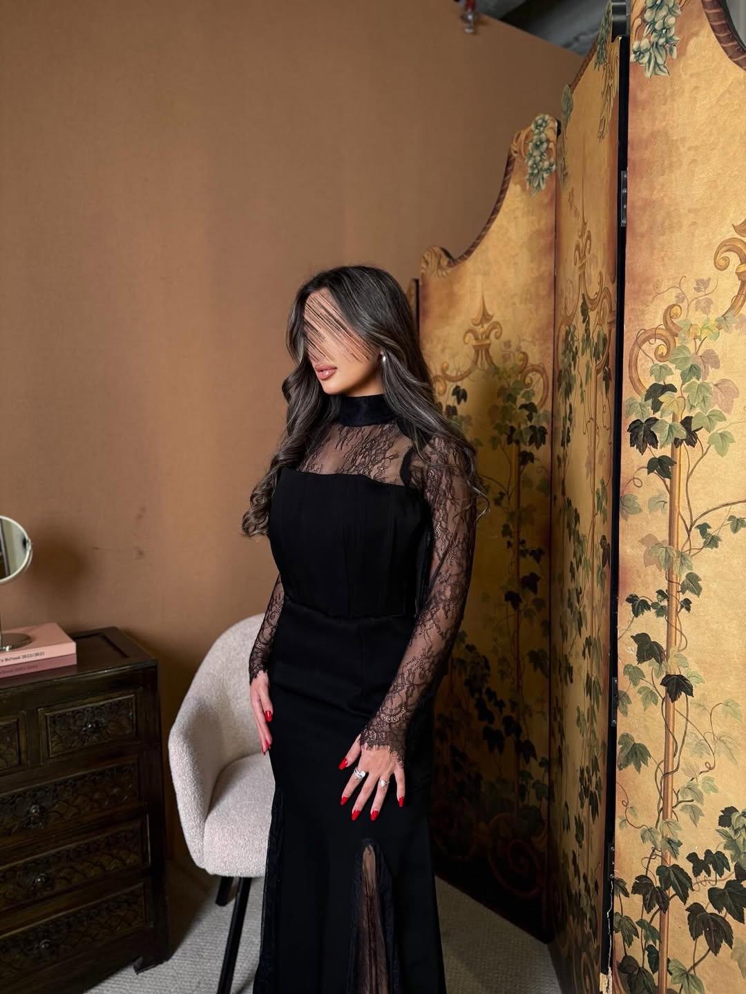  فستان سهرة أسود دانتيل بذيل طويل من ROSE FASHION  