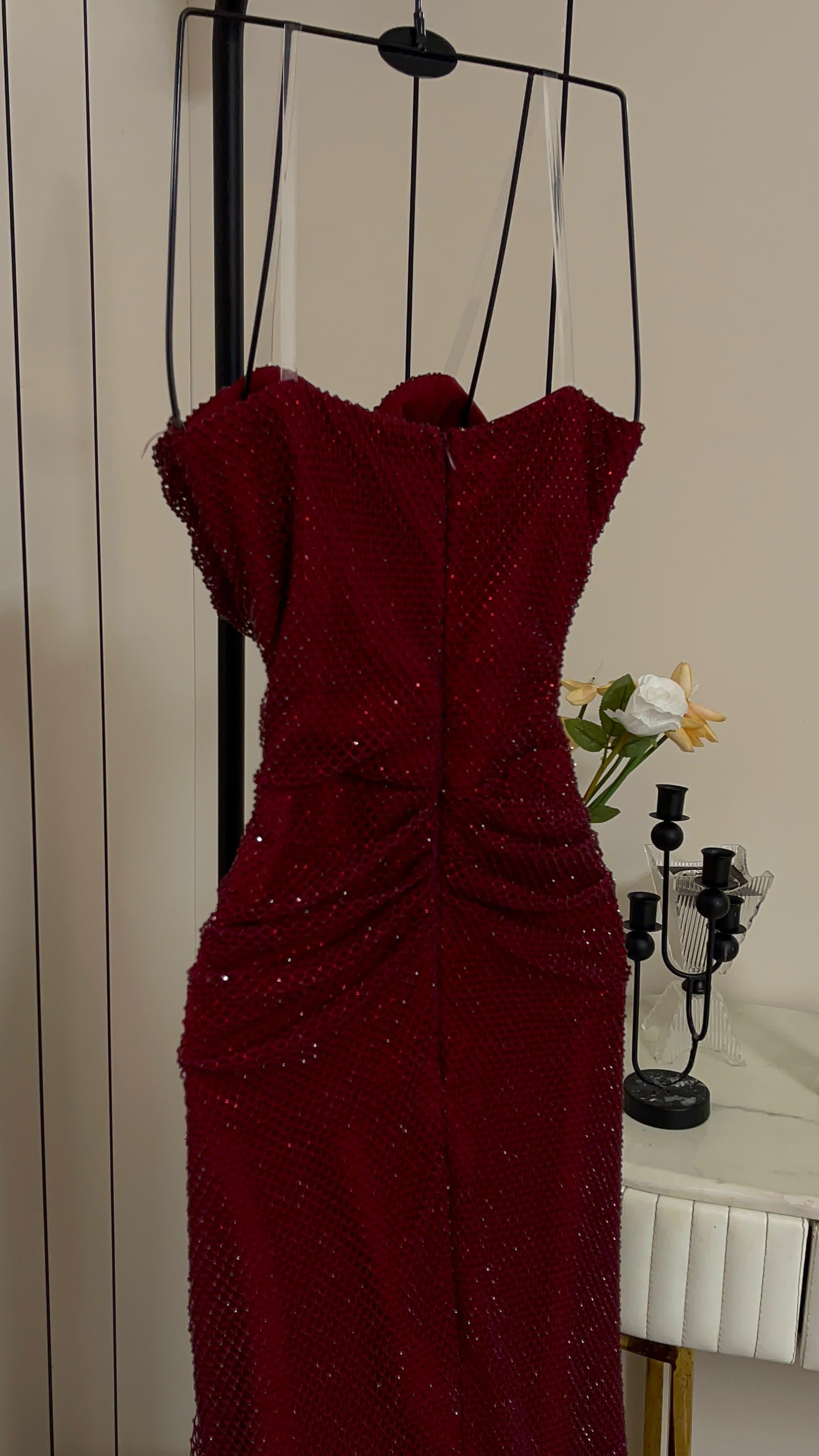  فستان سهرة خمري لامع بقصة حورية - ROSE FASHION  