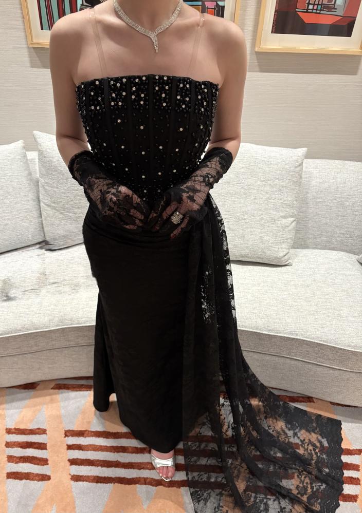  فستان سهرة اسود بشال جانبي -ROSE FASHION  