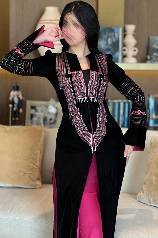  جلابية عسيري أسود مطرزة بتصميم تراثي 