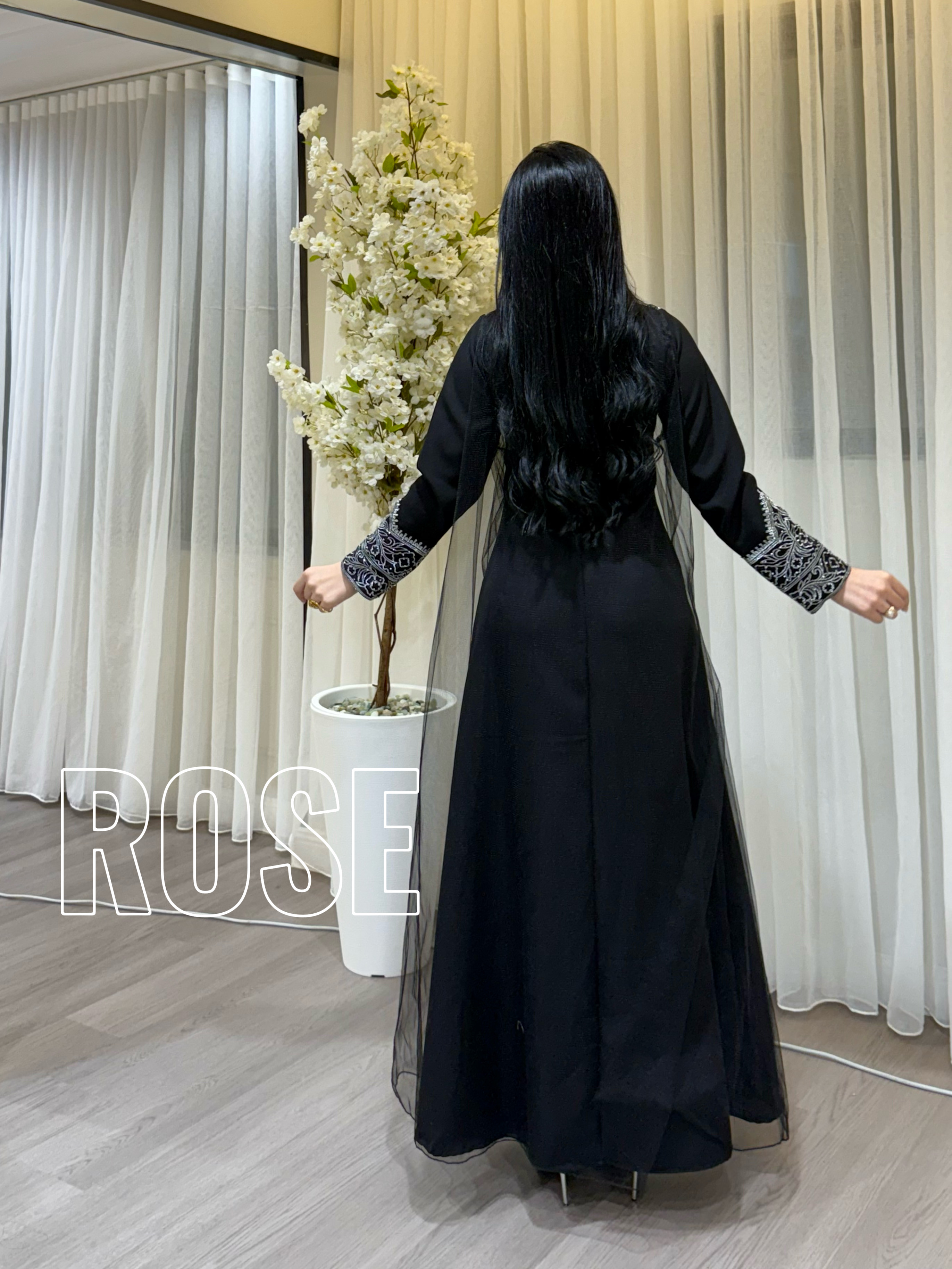   جلابية سهرة أسود بتطريز ملكي فاخر من ROSE FASHION  