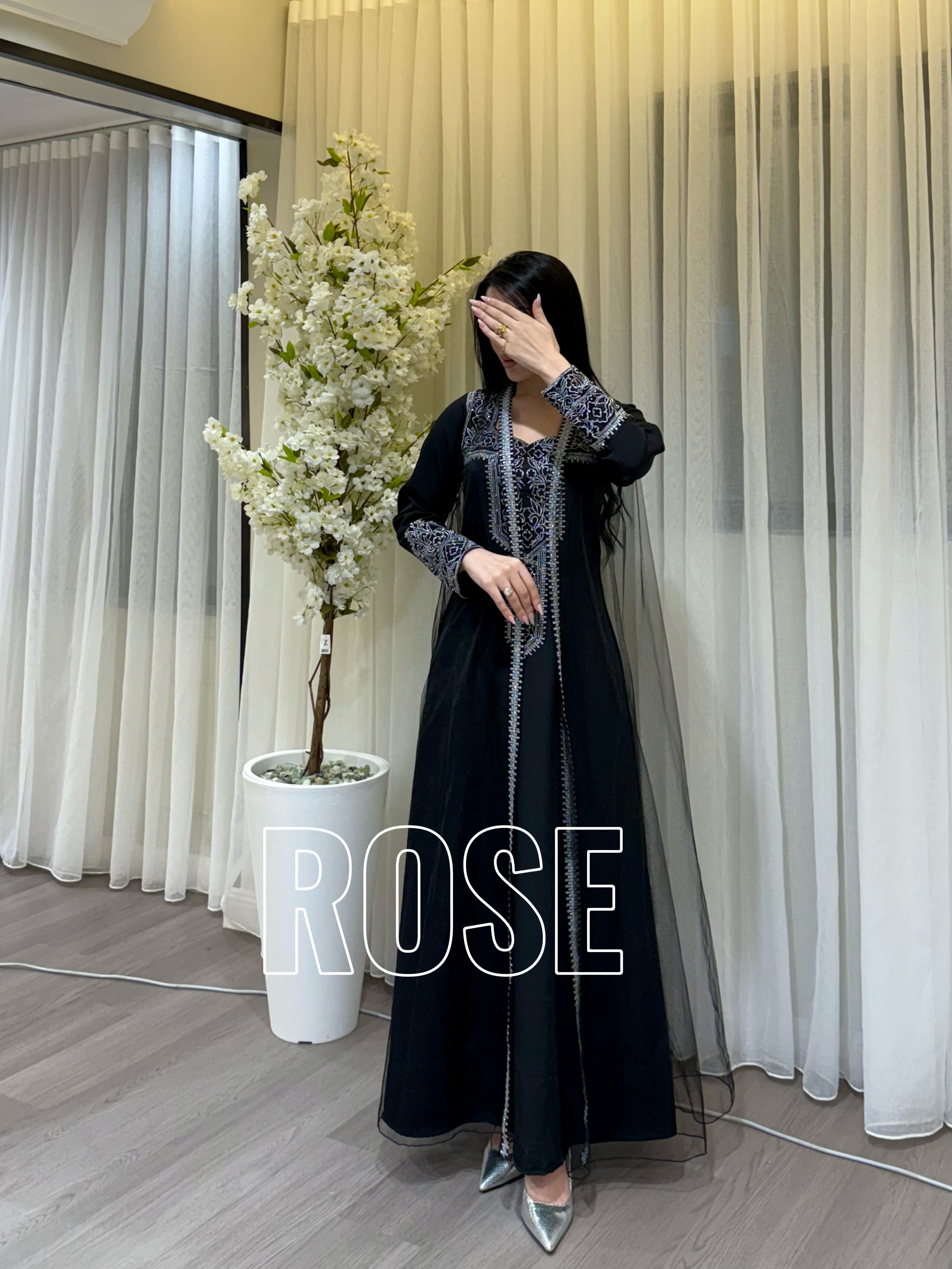   جلابية سهرة أسود بتطريز ملكي فاخر من ROSE FASHION  