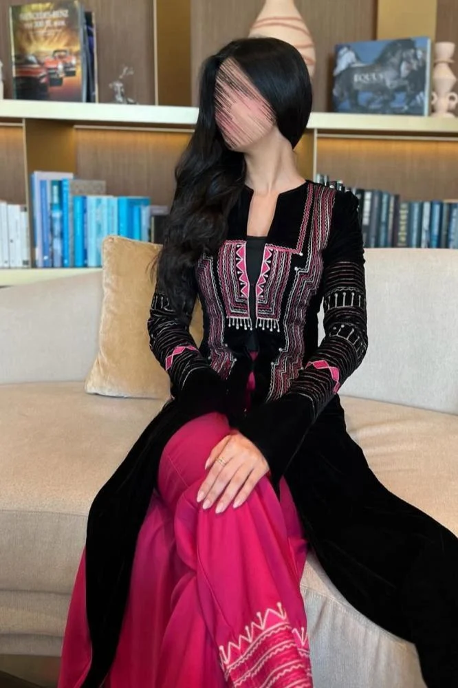  جلابية عسيري أسود مطرزة بتصميم تراثي 