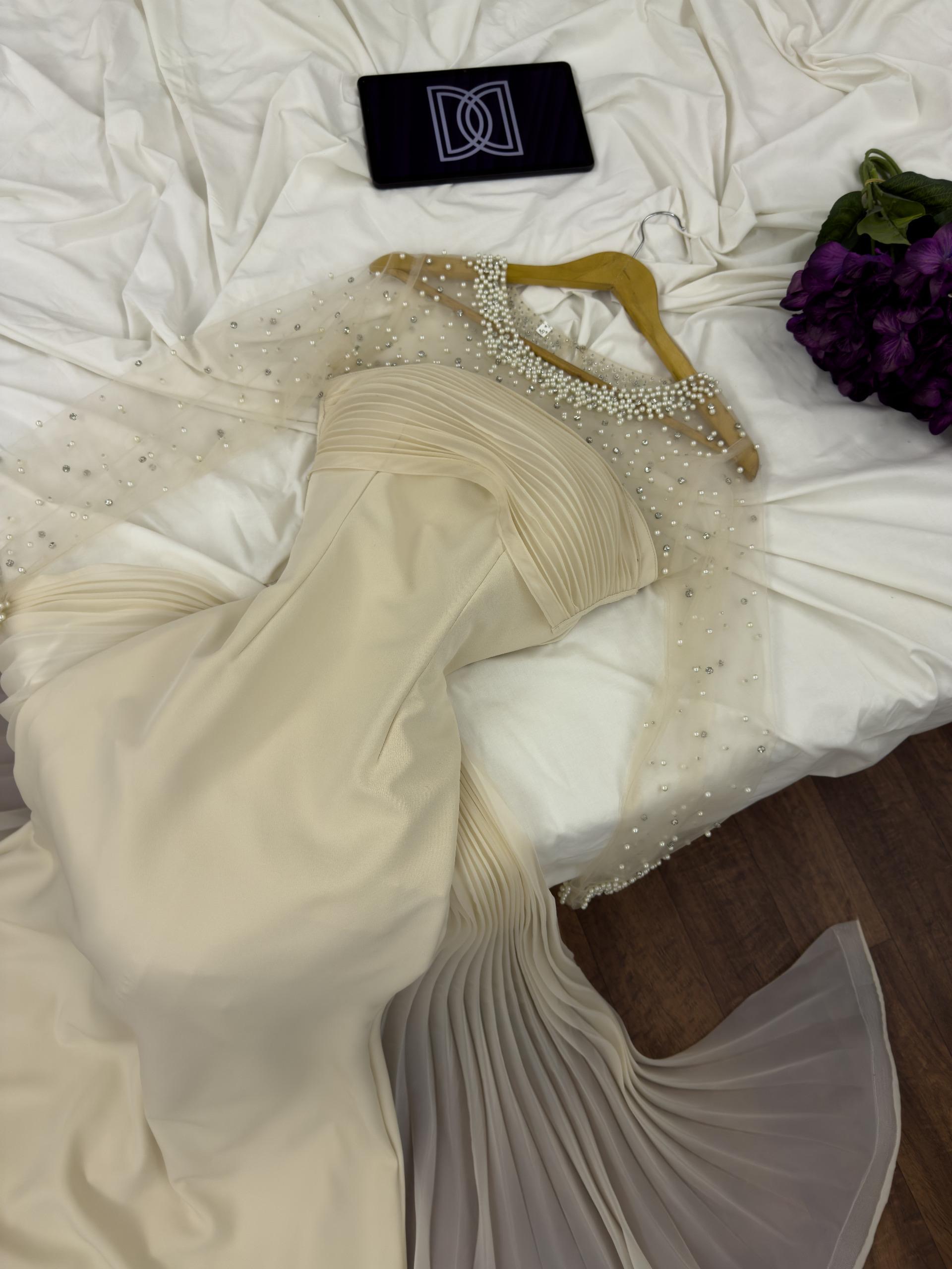  فستان سهرة طويل بأكمام دانتيل بلونين بيج و موف 