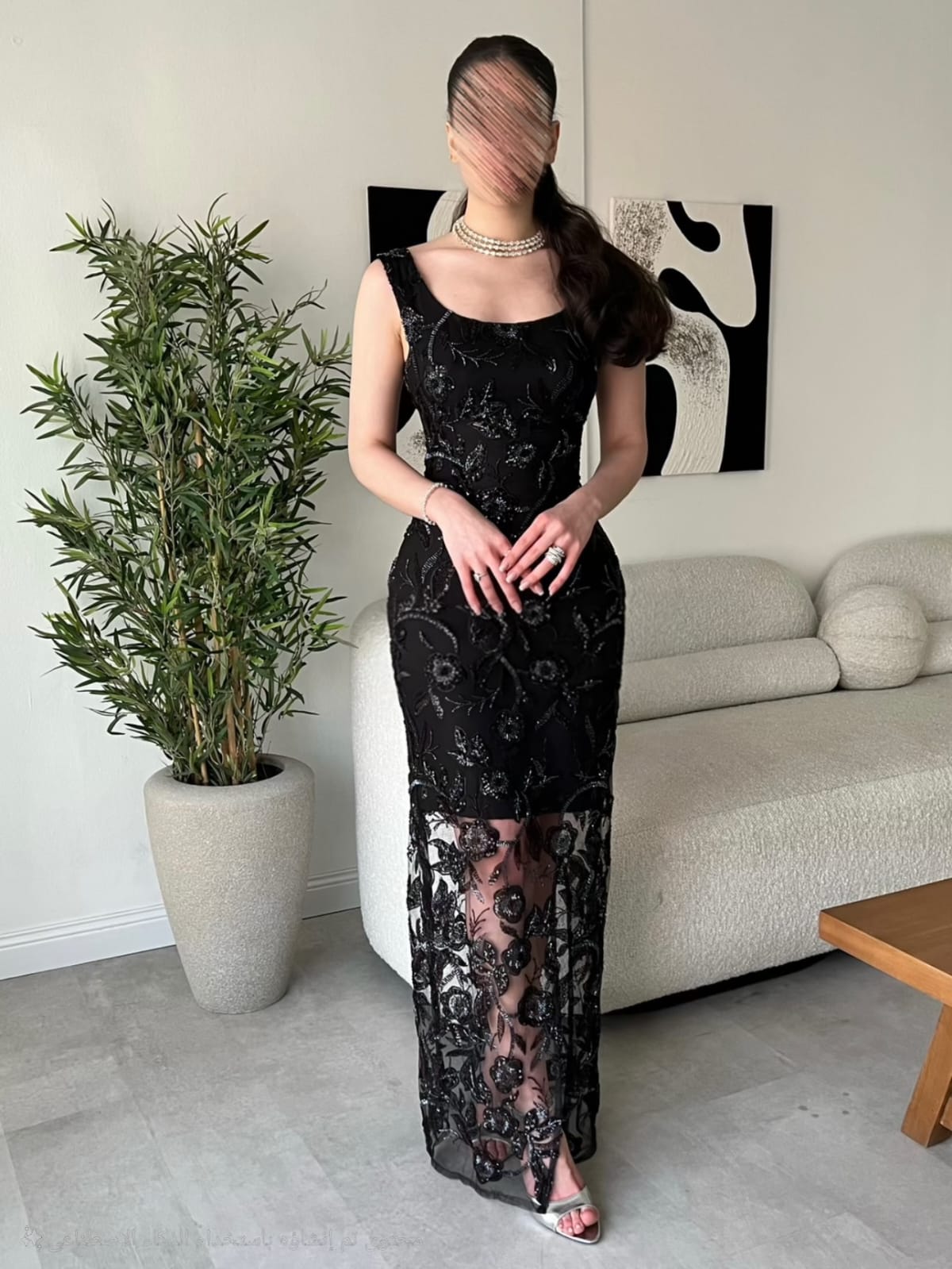  فستان سواريه أسود ضيق بتطريز لامع 