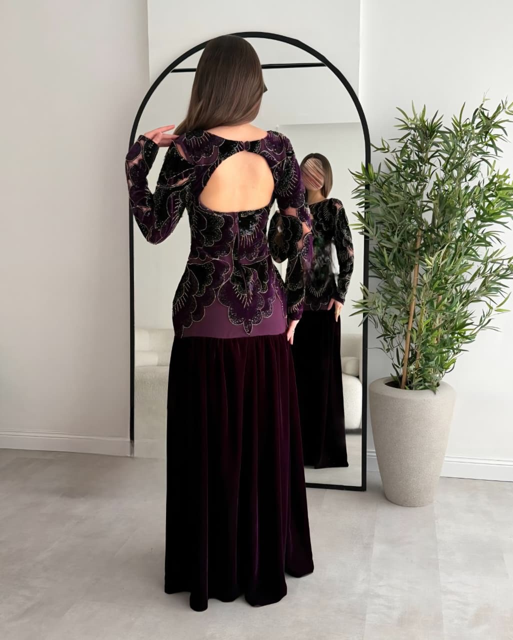  فستان سهرة مخملي عنابي بتطريز خرز ولؤلؤ – ROSE FASHION 