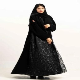 عبايات سوداء