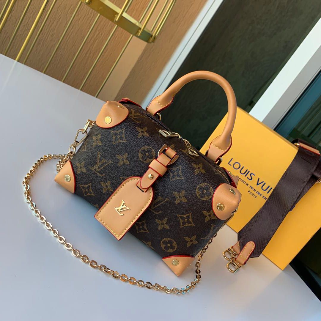  شنطة نسائية ماركة لويس فيتون  
