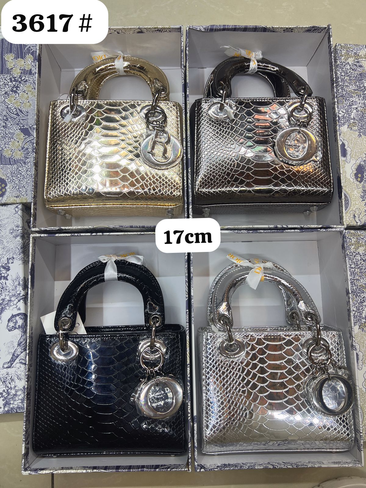  شنطة نسائية ماركة ديور  