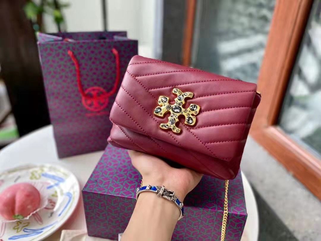  شنطة يد نسائية ماركة توري بورش 