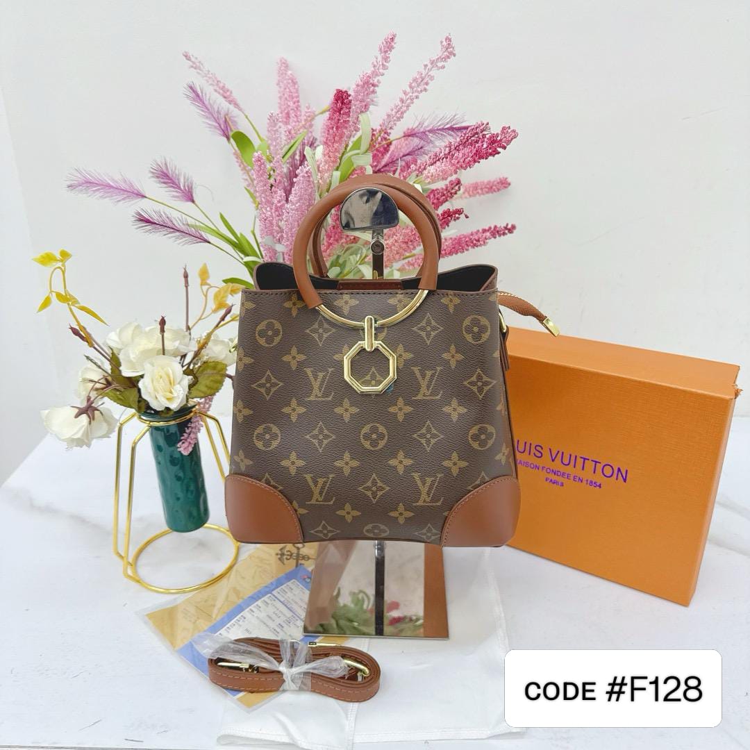  شنطة نسائية ماركة لويس فيتون  