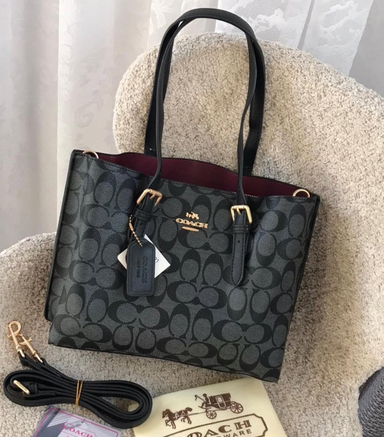  شنطة نسائية ماركة كوتش  