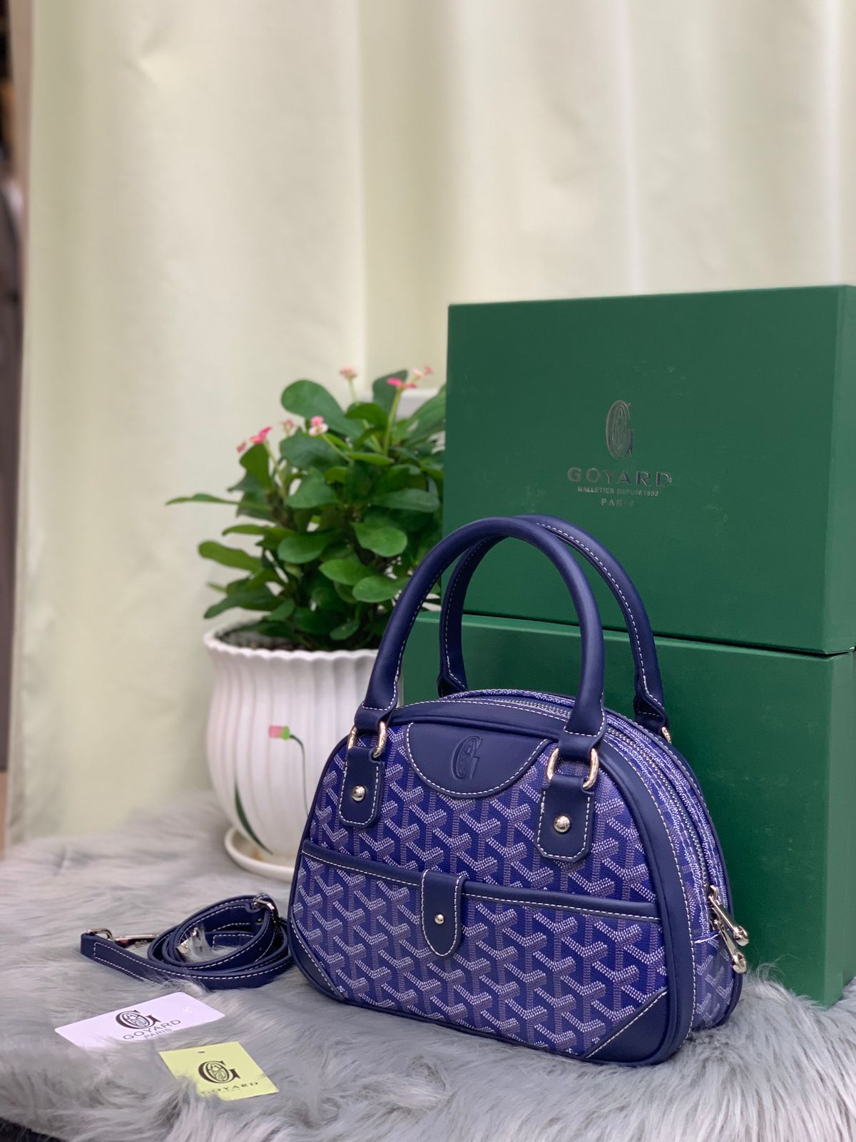  شنطة نسائية ماركة جويارد 