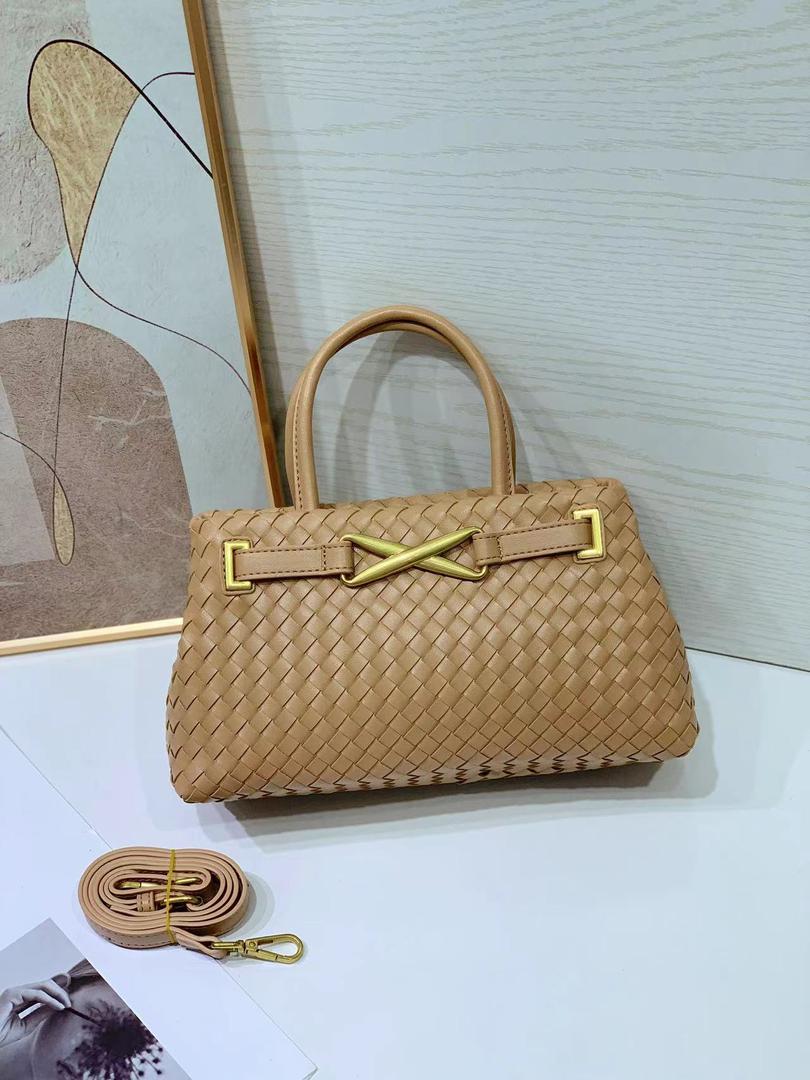  شنطة نسائية ماركة بوتيغا 