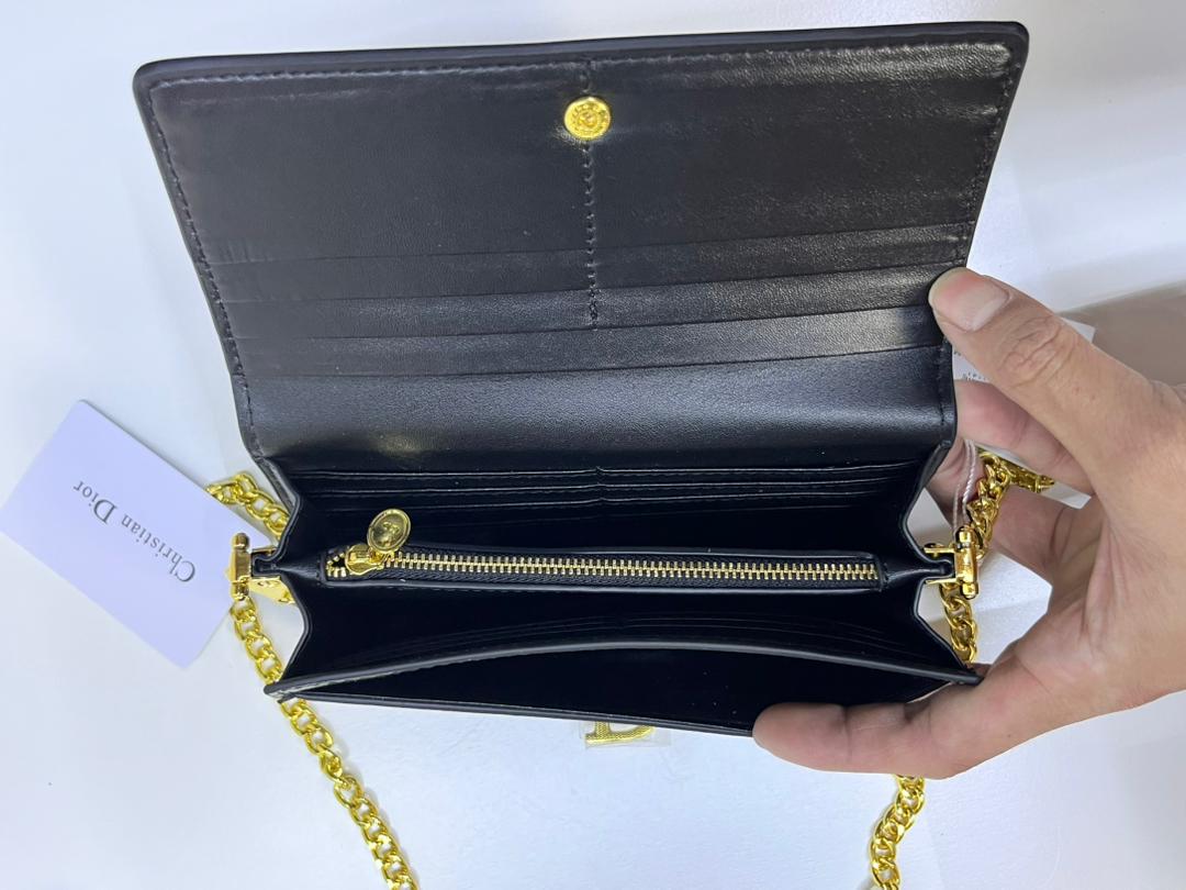  شنطة نسائية ماركة ديور  