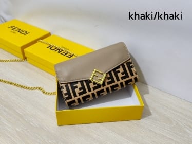  شنطة نسائية ماركة فندي  