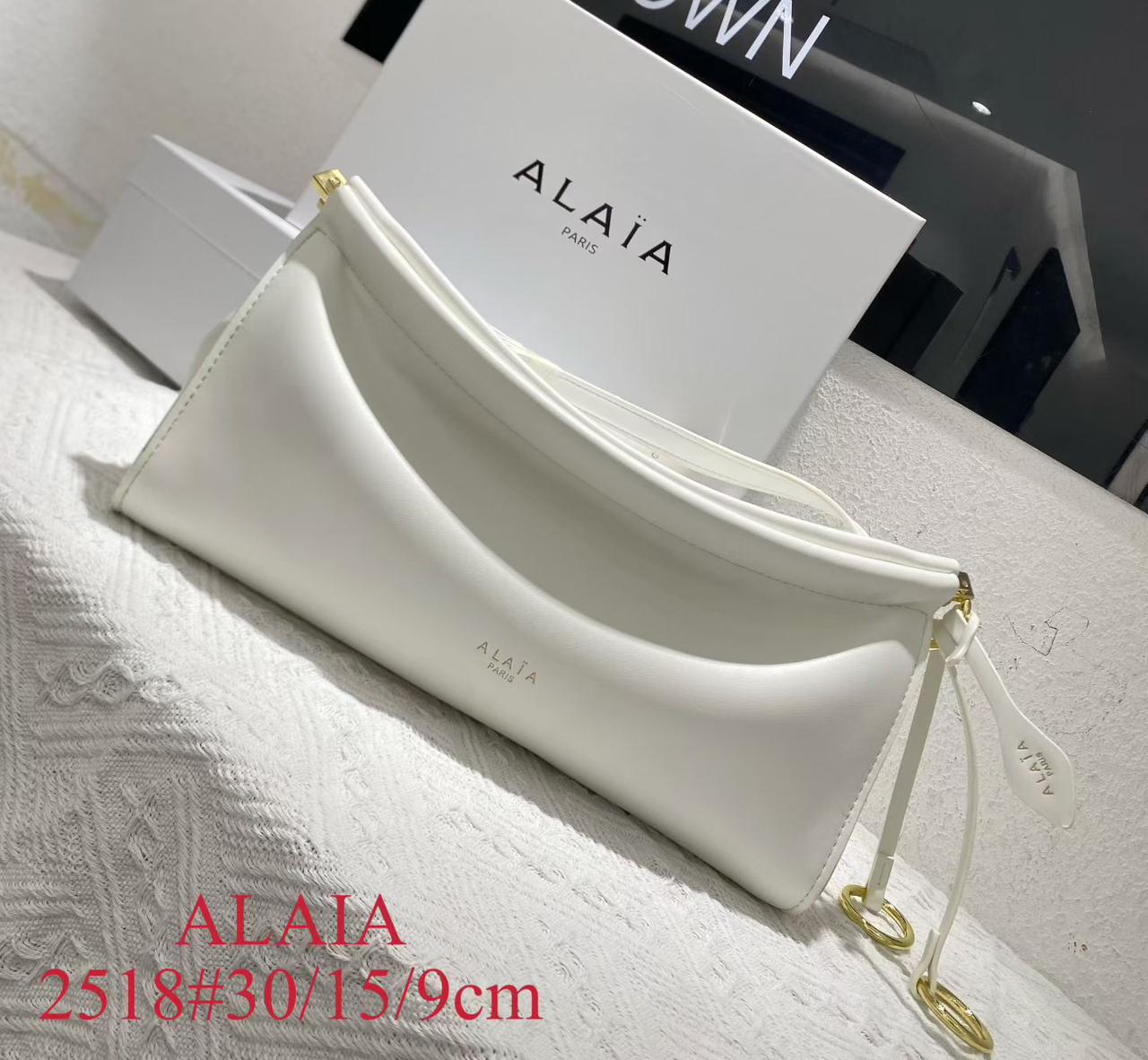 شنطة نسائية ماركة الايا 