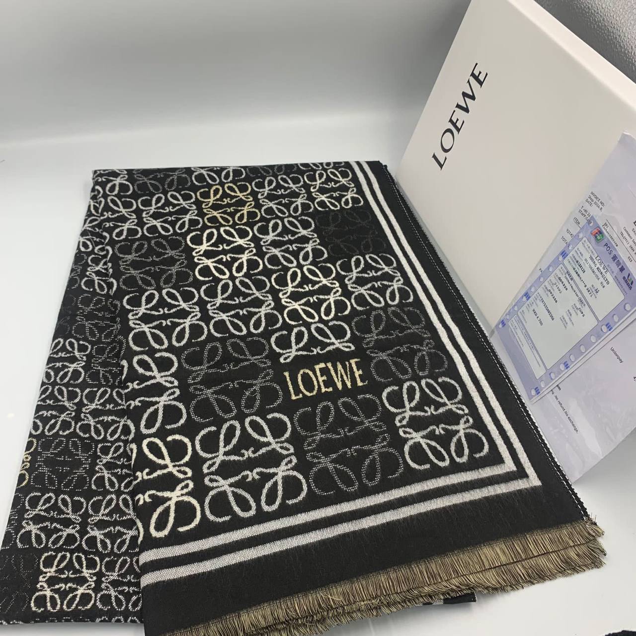  سكارف نسائي ماركة لووي 