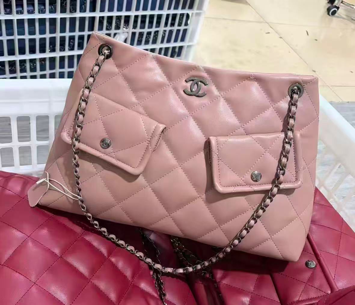  شنطة نسائية ماركة شانيل  