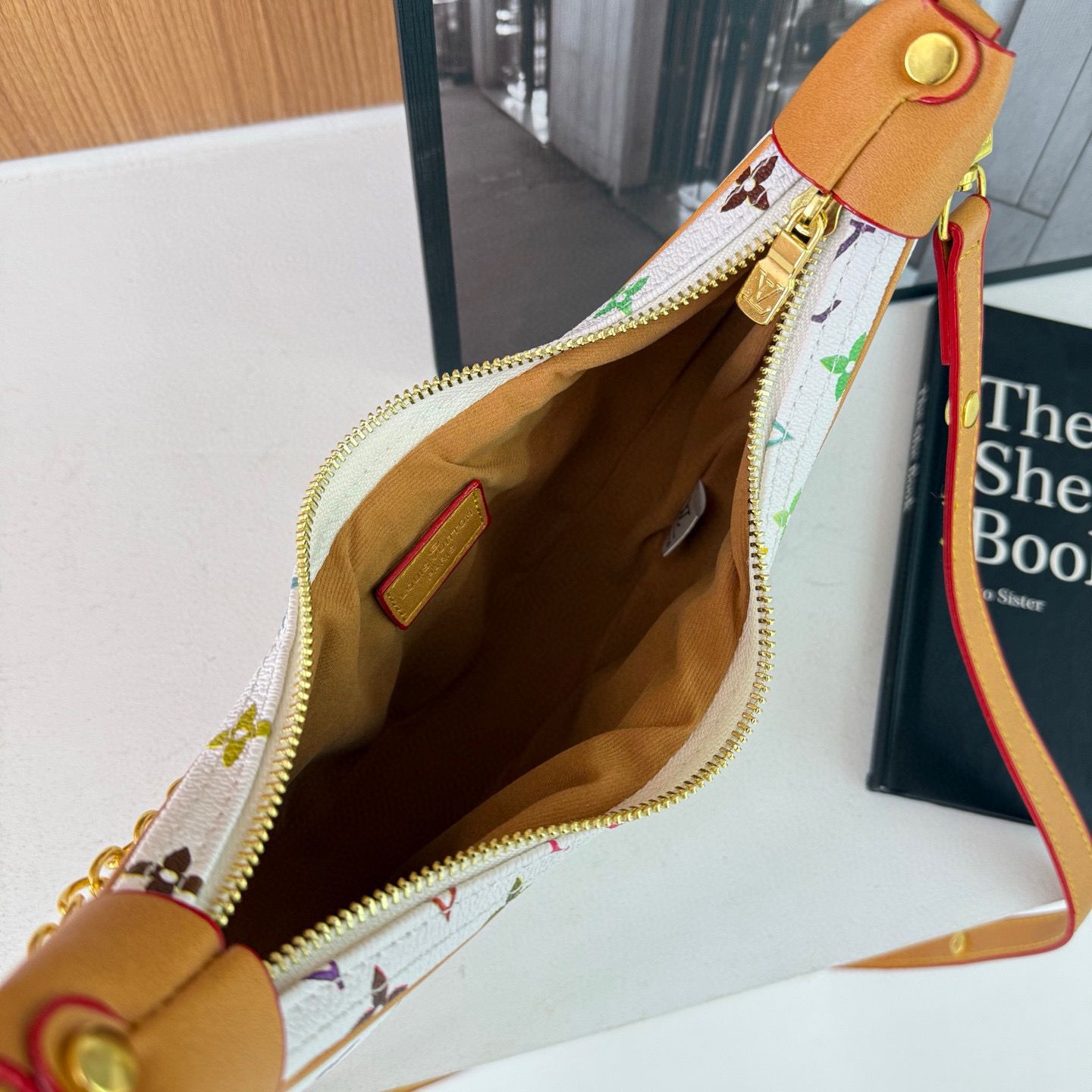  شنطة نسائية ماركة لويس فيتون  