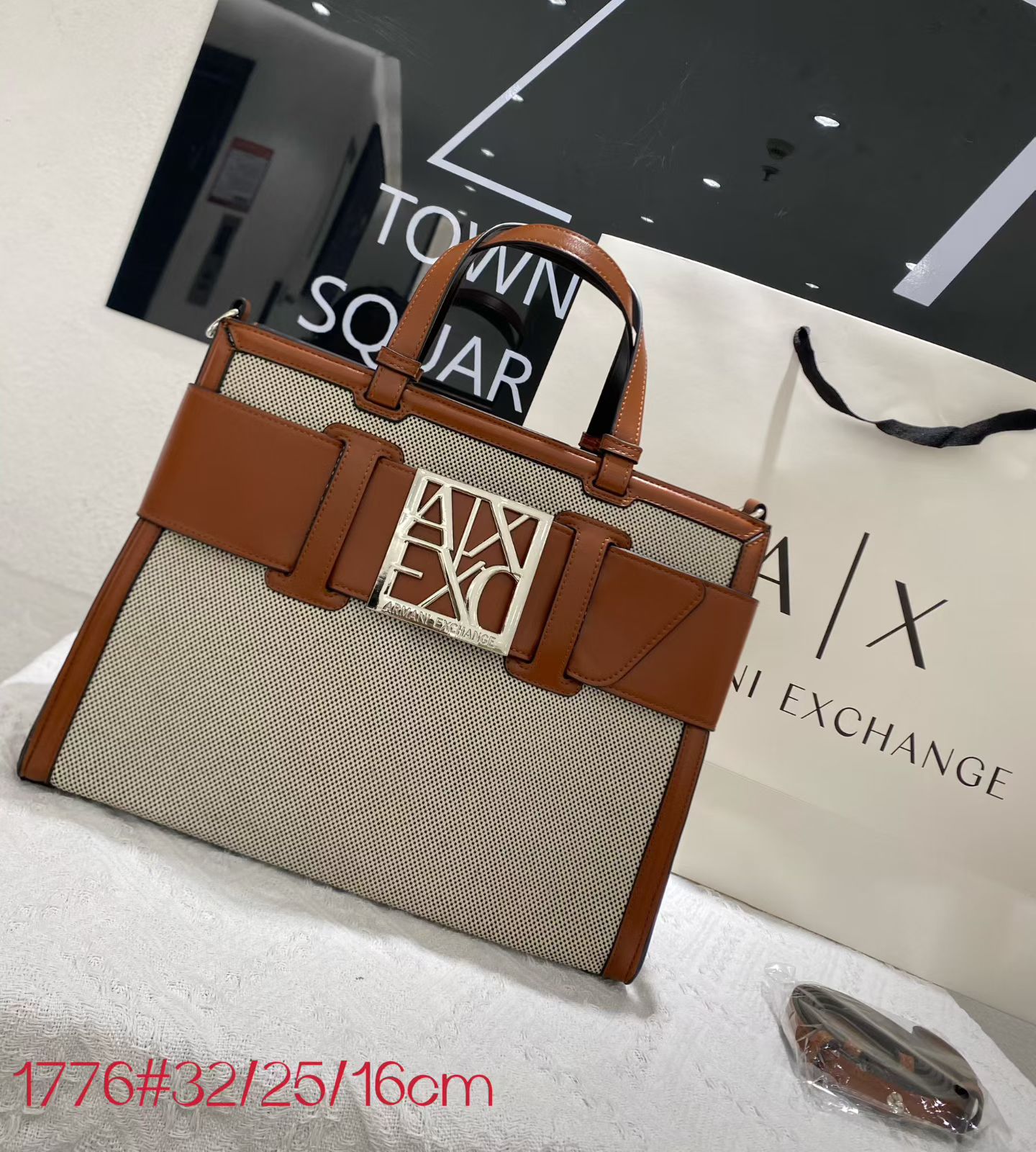  شنطة نسائية ماركة ارماني 