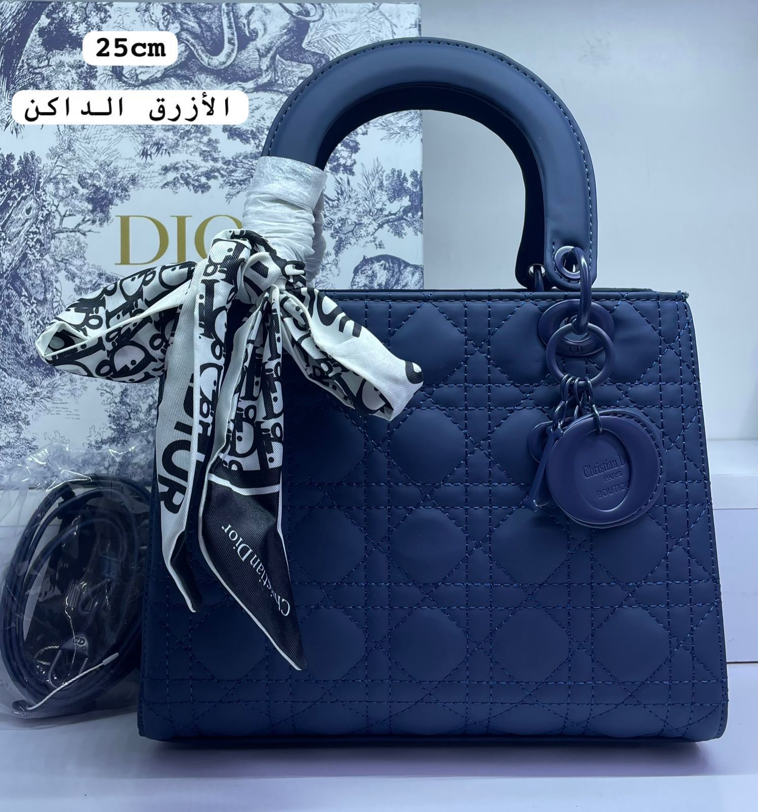  شنطة نسائية ماركة ديور 