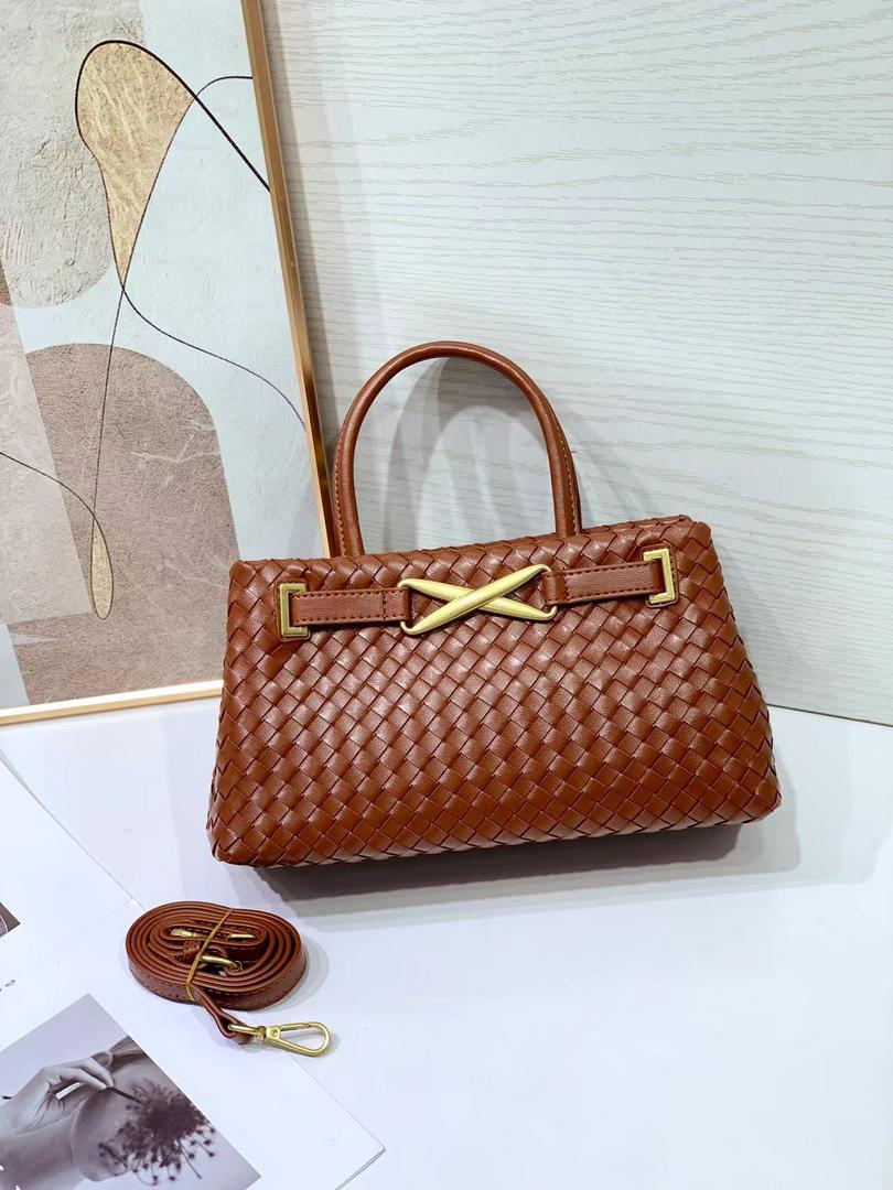  شنطة نسائية ماركة بوتيغا 