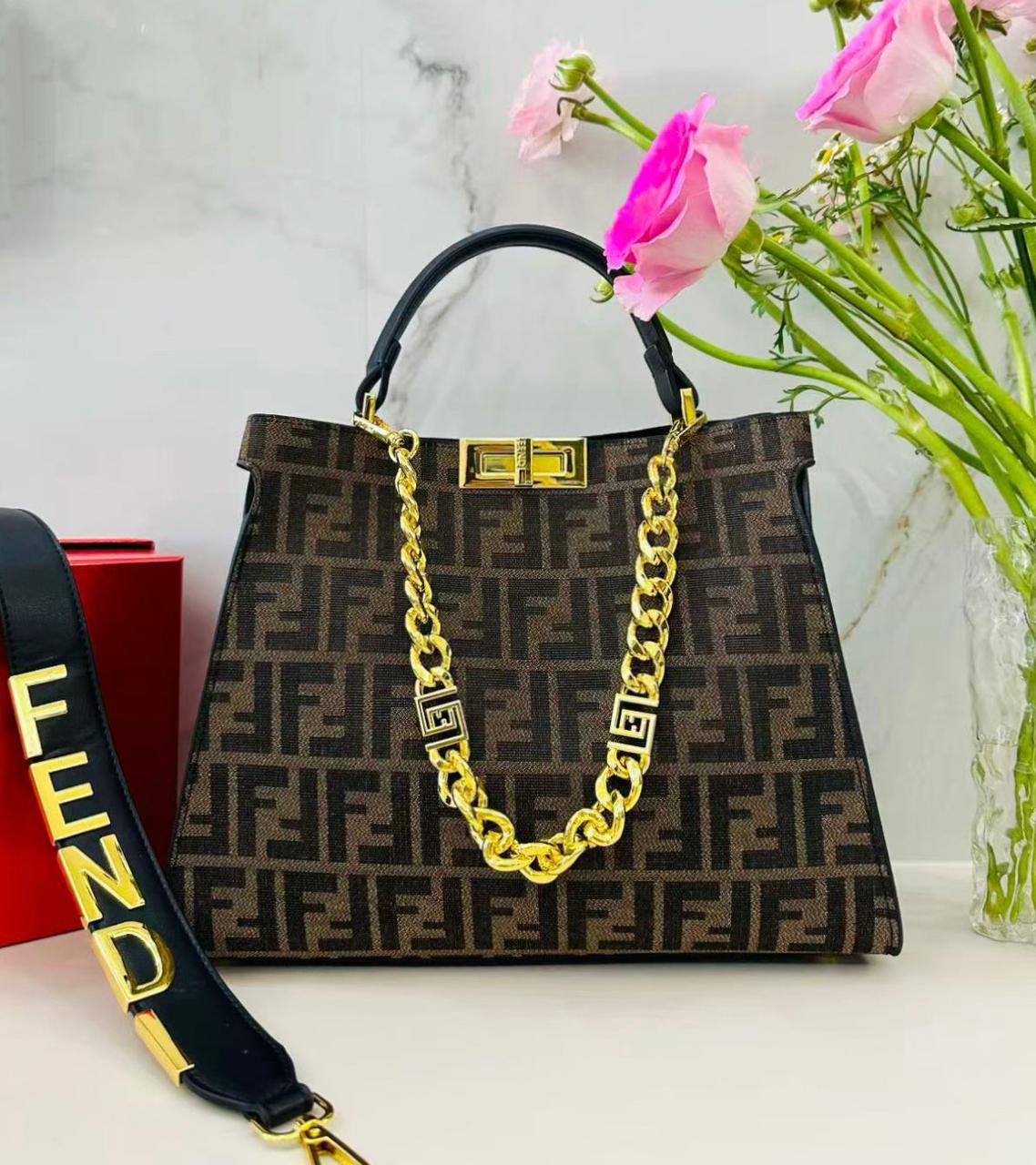  شنطة نسائية ماركة فندي  