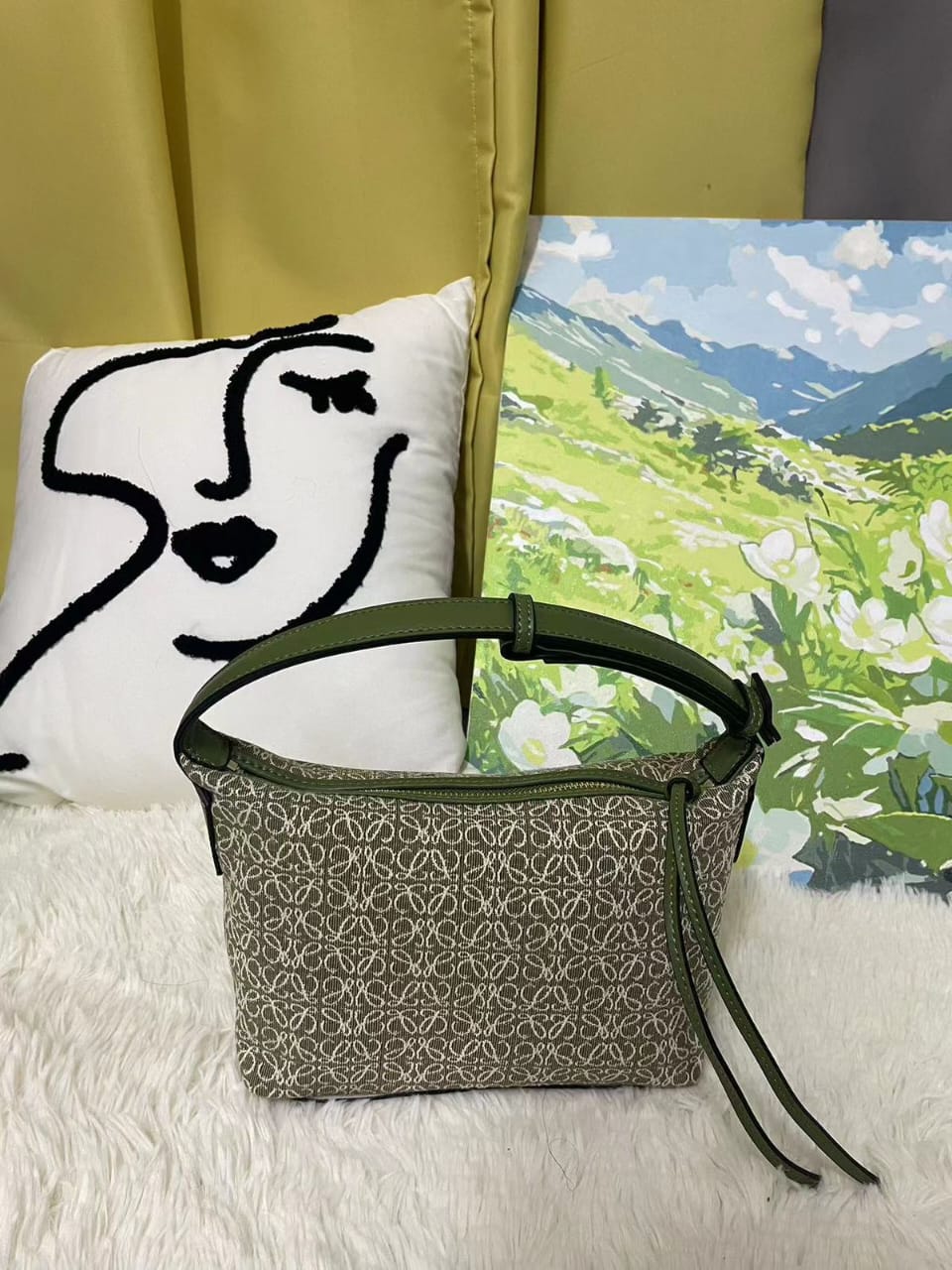  شنطة نسائية ماركة لوي 