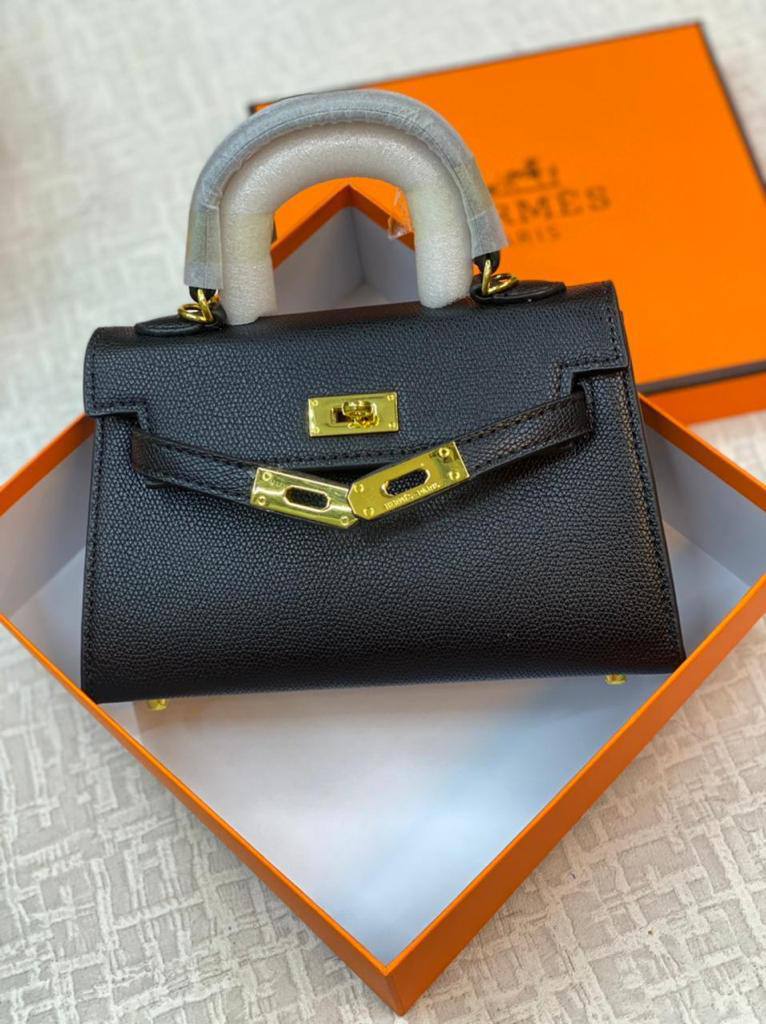  شنطة نسائية ماركة هرمس 
