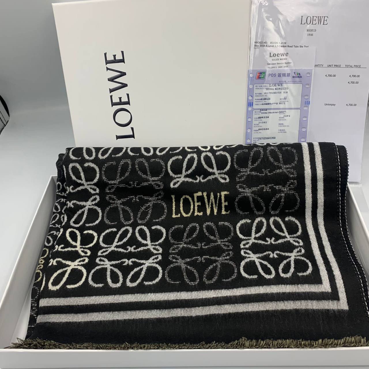  سكارف نسائي ماركة لووي 