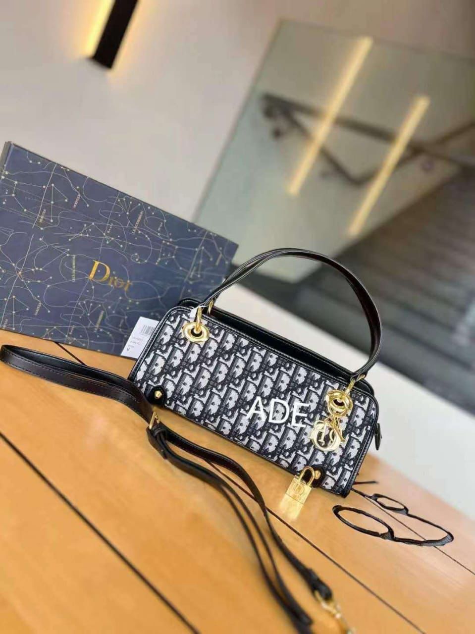  شنطة نسائية ماركة ديور  