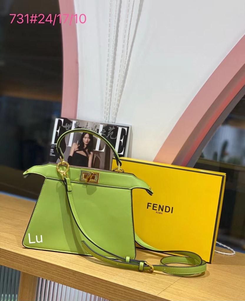  شنطة نسائية ماركة فندي 