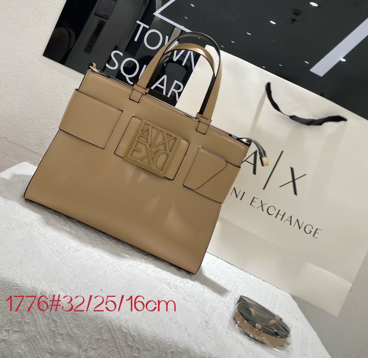  شنطة نسائية ماركة ارماني 