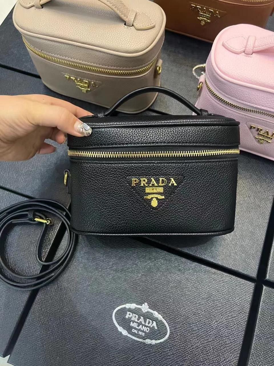  شنطة نسائية ماركة برادا 